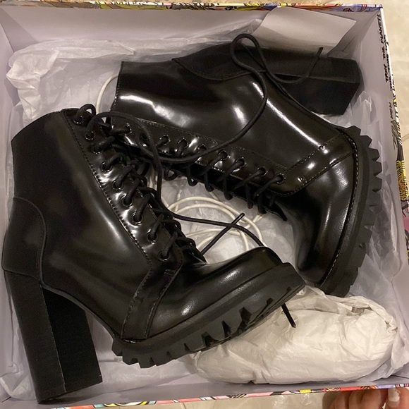 BRAND NEW JEFFREY CAMPBELL BOOTIES - Picture 2 of 3